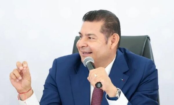 Armenta desata persecución judicial contra e-consulta después de que divulgó estrategia Nódica El gobernador de Puebla, Alejandro Armenta. Foto: Facebook: Alejandro Armenta