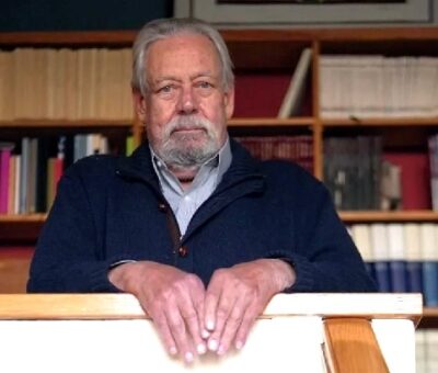 El escritor mexicano Gonzalo Celorio en su biblioteca personal, el 8 de mayo de 2024 en Ciudad de México. Foto: Hector Guerrero