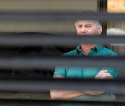 Ex Presidente Bolsonaro, quien se encontraba desde agosto en prisión domiciliaria, fue preso de forma preventiva por riesgo de fuga. Crédito: AFP