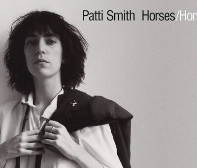 La foto de la portada en la que la cantante, Patti Smith Horses, usa ropa masculina, la tomó Robert Mapplethorpe / Foto: Cortesía Arista Records