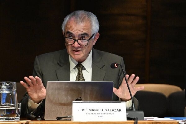 “En México, de los tres puntos porcentuales de reducción, dos puntos se explican por una mejora en los salarios, impulsados en buena medida por el fuerte incremento del salario mínimo, que fue de alrededor de 135% real entre 2018 y 2025”, dijo José Manuel Salazar-Xirinachs. Foto Xinhua