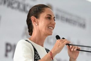 La presidenta Claudia Sheinbaum asistió en la Feria de Chocolate donde anunció la instalación de la planta procesadora de Chocolate Bienestar, en esta región del sureste del país. Foto Gobierno de México