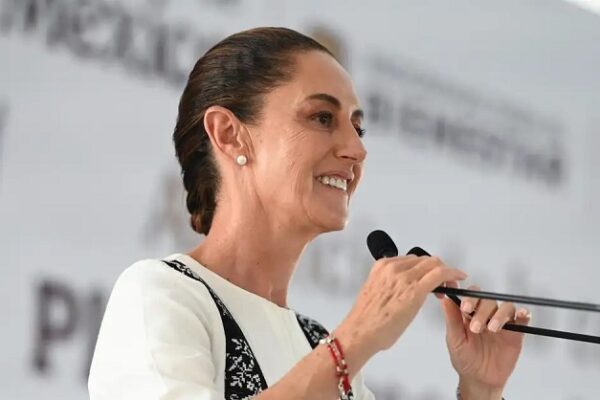 La presidenta Claudia Sheinbaum asistió en la Feria de Chocolate donde anunció la instalación de la planta procesadora de Chocolate Bienestar, en esta región del sureste del país. Foto Gobierno de México