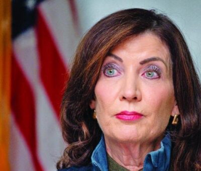 “(Mi prioridad es) proteger a nuestros hijos de los daños potenciales de las redes sociales que fomentan su uso excesivo”, Kathy Hochul, Gobernadora de Nueva York. Foto: Reuters