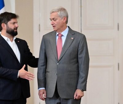 El presidente electo fue recibido por Boric en el Palacio de La Moneda, iniciando la coordinación para el traspaso del mando en marzo. Foto Xinhua
