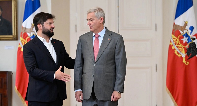 El presidente electo fue recibido por Boric en el Palacio de La Moneda, iniciando la coordinación para el traspaso del mando en marzo. Foto Xinhua