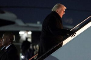 Donald Trump antes de viajar a Davos para participar en el Foro Económico Mundial. REUTERS