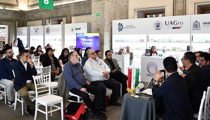 La BUAP en la Feria del Libro del Palacio de Minería de la UNAM.