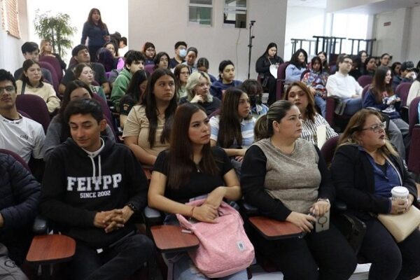 Alumnos de la Universidad Autónoma de Sinaloa. Foto tomada de redes sociales