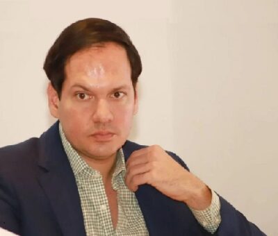 Además, es hijo de Antonio Kuri Alam, quien fue delegado del Infonavit de 2016 a 2023.