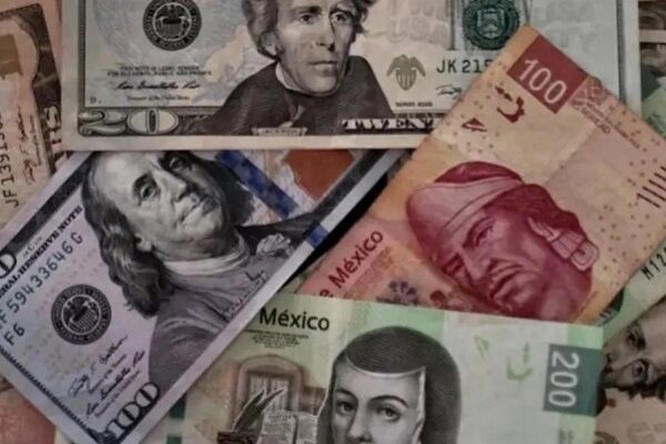 Billetes de diversas denominaciones en imagen de archivo. Foto AFP