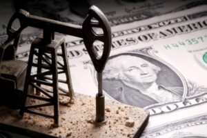 Los ⁠precios del petróleo subieron este lunes por encima de los 119 dólares por ⁠barril, alcanzando niveles no vistos desde mediados de 2022. Foto: Reuters