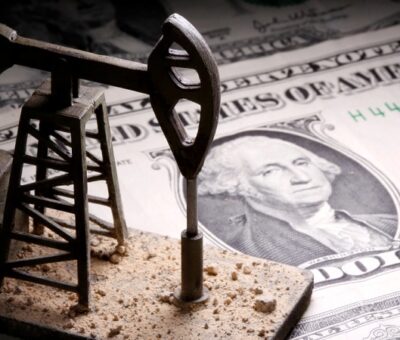 Los ⁠precios del petróleo subieron este lunes por encima de los 119 dólares por ⁠barril, alcanzando niveles no vistos desde mediados de 2022. Foto: Reuters