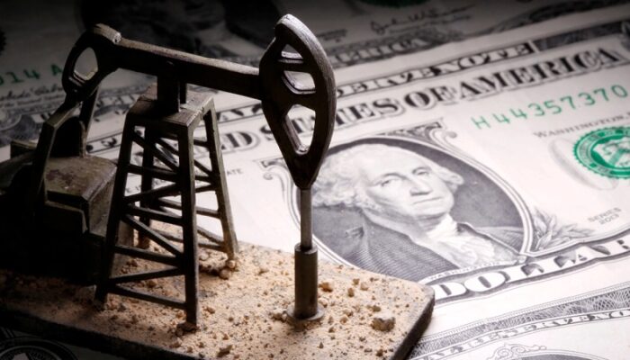 Los ⁠precios del petróleo subieron este lunes por encima de los 119 dólares por ⁠barril, alcanzando niveles no vistos desde mediados de 2022. Foto: Reuters