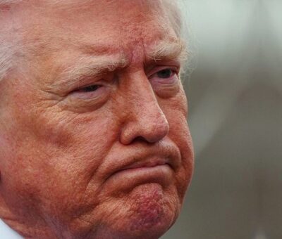 Reportaron fuentes anónimas a Reuters que se le ha aconsejado al presidente de EU, Donald Trump, buscar una salida rápida al conflicto con Irán y limitar el despliegue militar. Foto AP