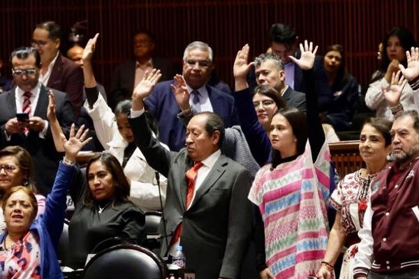 Ahora continua el debate de la presentación de 137 reservas, por conducto de 60 diputados. Mateo Reyes