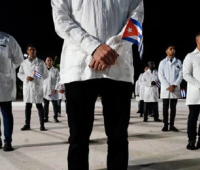 La Habana. Médicos cubanos, foto del 10 de febrero de 2023. Fotografía: Alexandre Meneghini / Reuters