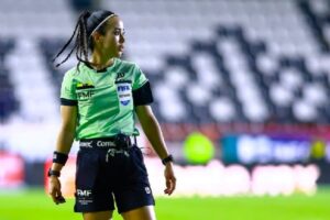 La árbitra mexicana Katia Itzel García Mendoza fue designada por la FIFA como parte del grupo de 52 silbantes que participarán en la Copa Mundial de 2026. FIFA Mexsport