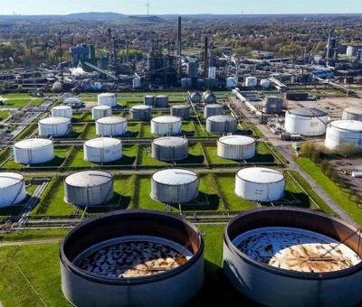 El WTI cerró en su nivel más alto desde junio de 2022 por cuarto día consecutivo. Crédito: AFP