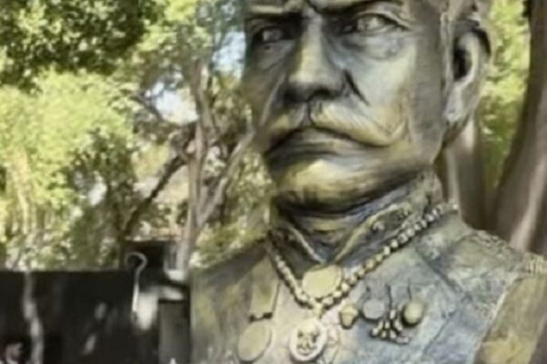 Busto de Porfirio Díaz en el Paseo Bravo. Foto: Especial