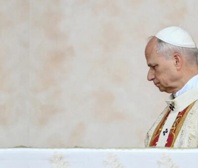 Desde la plaza de San Pedro, en el Vaticano, el Sumo Pontífice dijo sentirse preocupado por los ataques a la prensa. AFP.
