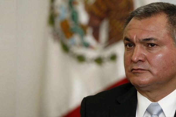 México busca recuperar recursos desviados mediante contratos ilícitos. Foto AP / Archivo