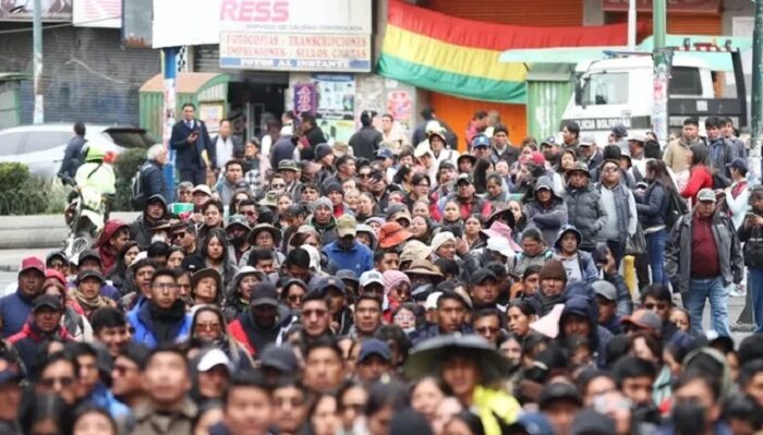 Continúa movilización contra Gobierno de Paz en Bolivia. (TeleSur)