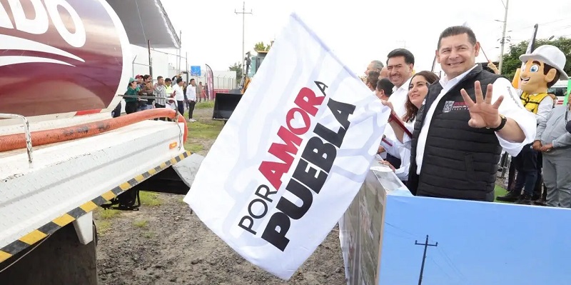 El gobernador Armenta puso en marcha las obras para la ampliación de la carretera que comunica a Amozoc con San José Chiapa(Facebook Gobierno de Puebla)