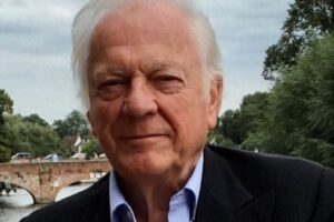 Alan Riding, histórico corresponsal del New York Times, murió a los 82 años. Foto: Especial