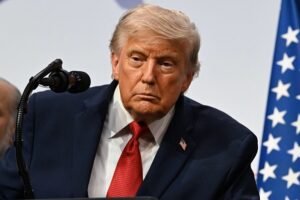 Donald Trump habla durante una conferencia de prensa en la cumbre del G7 en Evian-les-Bains el miércoles. Fotografía: Jeanne Accorsini/Sipa/Shutterstock