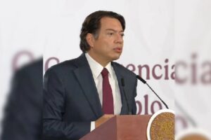 El secretario de Educación, Mario Delgado, durante la conferencia presidencial de esta mañana desde Palacio Nacional. Imagen tomada de la transmisión en vivo