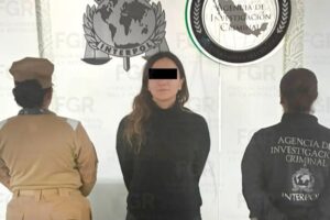 Gilda Susana Lozoya Austin fue detenida por agentes de la Fiscalía General de la República; habría realizado actos con recursos de procedencia ilícita en complicidad con su hermano Emilio Lozoya Austin, ex director de Pemex, en el sexenio del priísta Enrique Peña Nieto. (Foto: FGR)