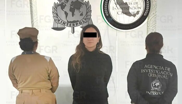 Gilda Susana Lozoya Austin fue detenida por agentes de la Fiscalía General de la República; habría realizado actos con recursos de procedencia ilícita en complicidad con su hermano Emilio Lozoya Austin, ex director de Pemex, en el sexenio del priísta Enrique Peña Nieto. (Foto: FGR)