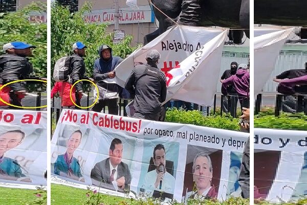 Un grupo de hombres arrancaron lonas y después atacaron a algunos de los participantes en la protesta contra el Cablebús en Puebla (Foto: Facebook: Rebeldías Resistencias. El Común y Otras Luchas.)
