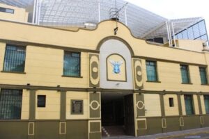 El titular de la Unidad de Asuntos Jurídicos y Regulación de la SEP, Eurípides Flores Pacheco, informó que la dependencia ya notificó a la Secretaría de Educación del Estado de Puebla para que inicie el procedimiento administrativo correspondiente y suspenda las actividades de la institución antes del regreso a clases. Foto: AMIZ sitio web