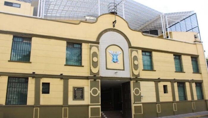 El titular de la Unidad de Asuntos Jurídicos y Regulación de la SEP, Eurípides Flores Pacheco, informó que la dependencia ya notificó a la Secretaría de Educación del Estado de Puebla para que inicie el procedimiento administrativo correspondiente y suspenda las actividades de la institución antes del regreso a clases. Foto: AMIZ sitio web