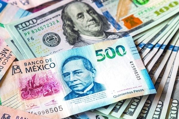 El peso mexicano se aprecia moderadamente frente al dólar en la jornada de este lunes. Archivo