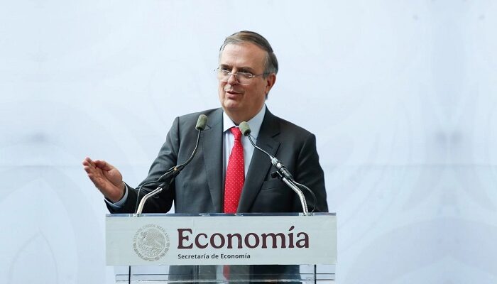 El secretario de Economía, Marcelo Ebrard, en la conferencia de prensa sobre la revisión del T-MEC, en las instalaciones de la dependencia en la Ciudad de México, 1 de julio de 2026. Foto Cristina Rodríguez