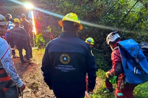 Protección Civil suspendió el rescate de 3 cuerpos en la Gruta de Chichicazapa por lluvias y el riesgo que representa ingresar a la cueva. Crédito: Especial