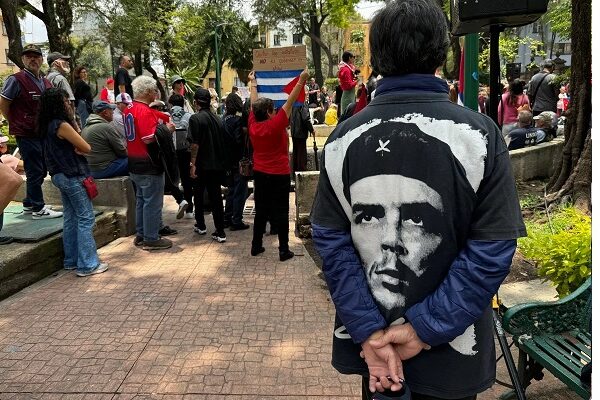 La marcha partirá a las 10:30 horas del Hemiciclo a Juárez rumbo a la ex embajada estadunidense en Paseo de la Reforma. Foto Luis Castillo