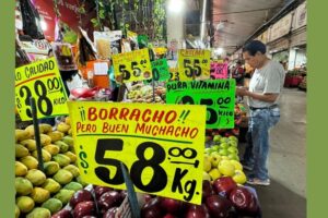 Venta de frutas en la Central de Abasto de la Ciudad de México, el 12 de mayo de 2026. Foto Luis Castillo