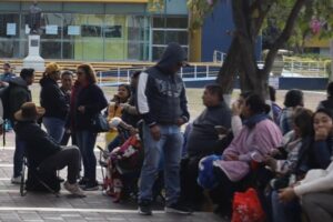 Además de los 13 mil docentes sin una plaza formar, otros 50 mil profesores deben ser contratados por horas o asignaturas, sin posibilidad de acceder a una plaza. Foto: Especial
