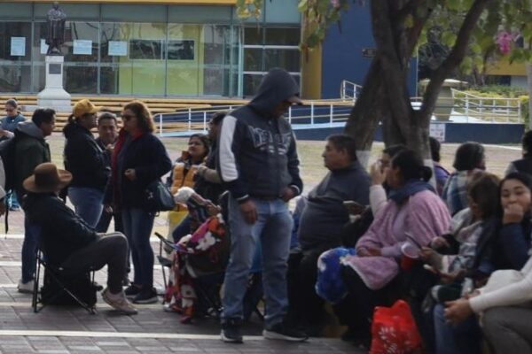 Además de los 13 mil docentes sin una plaza formar, otros 50 mil profesores deben ser contratados por horas o asignaturas, sin posibilidad de acceder a una plaza. Foto: Especial