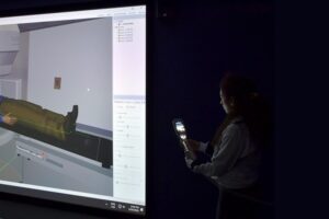 El simulador virtual de última generación adquirido por la BUAP, para la enseñanza de la radioterapia, es único en el país y Latinoamérica. (Especial).