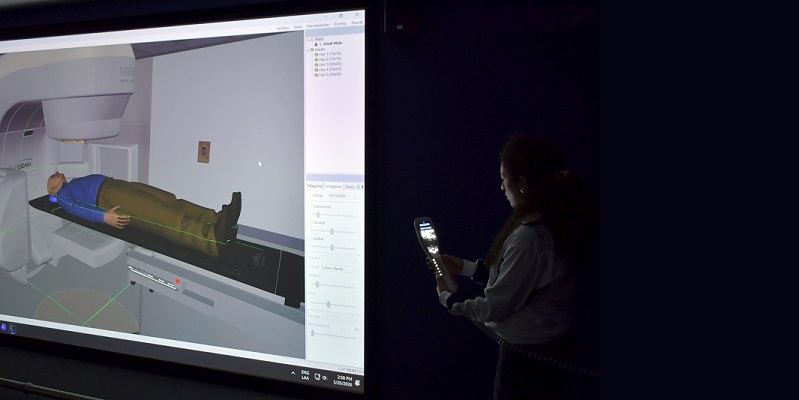 El simulador virtual de última generación adquirido por la BUAP, para la enseñanza de la radioterapia, es único en el país y Latinoamérica. (Especial).