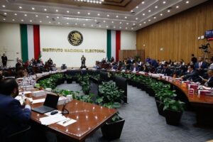El INE instaló por primera vez una comisión encargada de verificar la integridad de candidaturas. Foto
