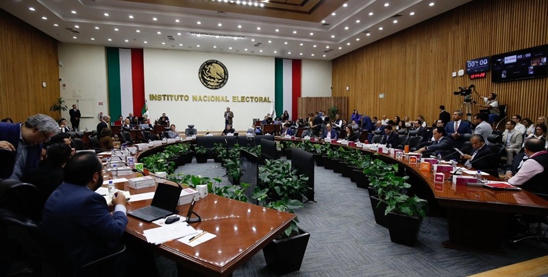 El INE instaló por primera vez una comisión encargada de verificar la integridad de candidaturas. Foto