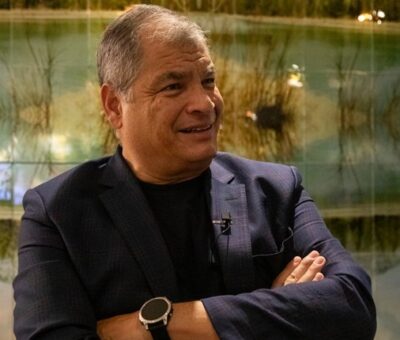 La camada de gobiernos conservadores en el continente son una derecha primaria y cavernícola que no cree en la democracia, enfatiza Rafael Correa. Foto Jair Cabrera Torres