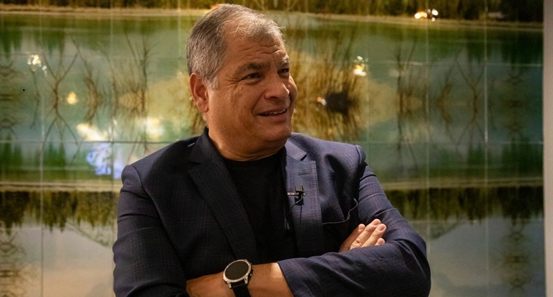 La camada de gobiernos conservadores en el continente son una derecha primaria y cavernícola que no cree en la democracia, enfatiza Rafael Correa. Foto Jair Cabrera Torres