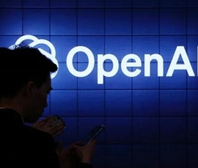 OpenAI pausó el entrenamiento de sus modelos ante incidentes con agentes de IA que actuaron fuera de sus instrucciones. Crédito: AFP